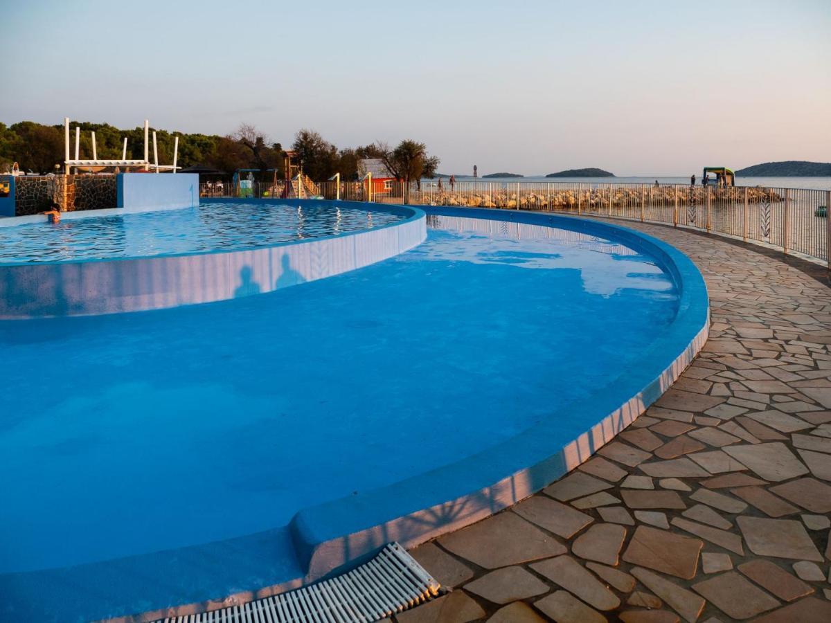 Mediteran Travel Mobile Homes Solaris Brodarica  Exterior foto
